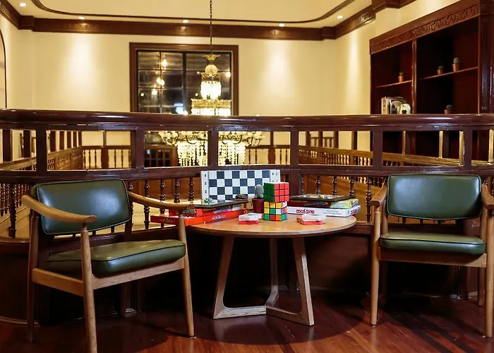 Tambayan Capsule & Bar