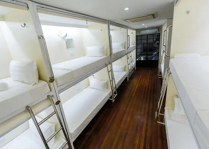 Tambayan Capsule & Bar *
