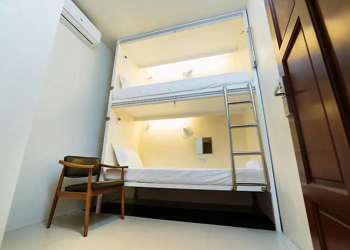 Tambayan Capsule & Bar