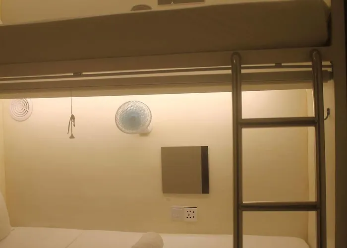 Tambayan Capsule & Bar *