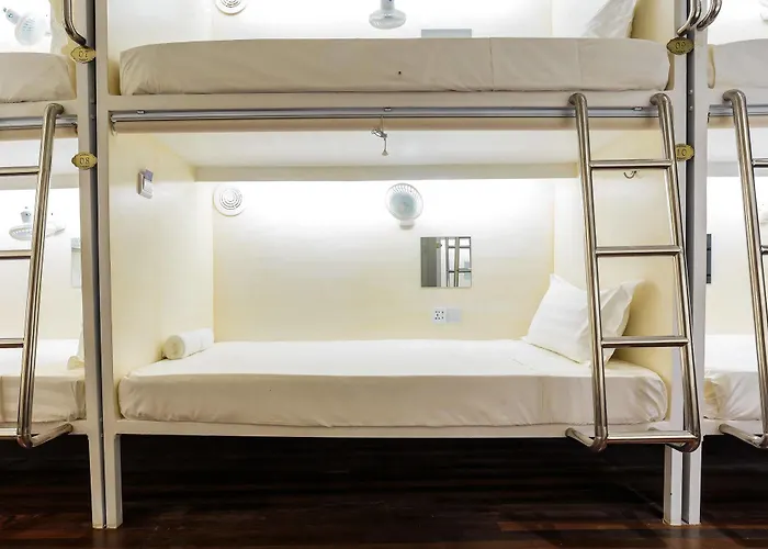 旅馆 Tambayan Capsule & Bar