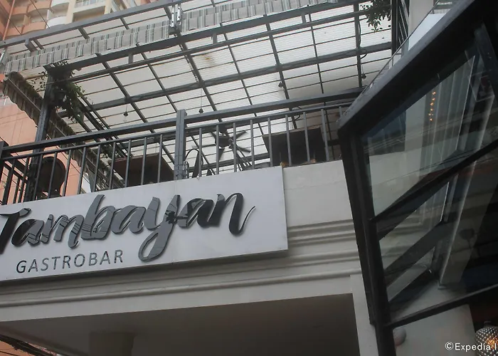 Tambayan Capsule & Bar * 马尼拉